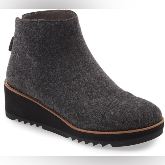 NWOB Eileen Fisher Women’s Loyal Wedge Booties in Charcoal Felt size 9 - Picture 2 of 7